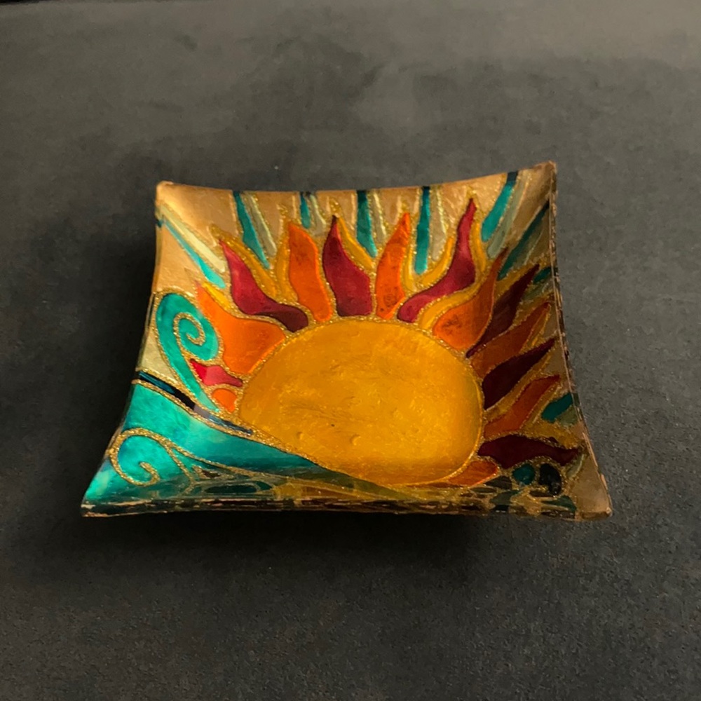 Colorful square glass plate decoration.